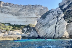 Kayak de mer au pied des falaises de Bonifacio