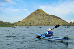 KOMODO-KAYAKING-PADDLE-WITH-THE-VIEW