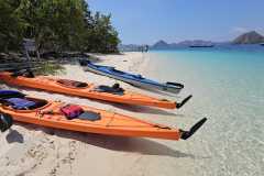 Komodo-Kayaking-Parking-On-The-Beach